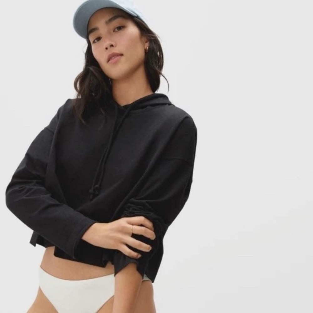 🚙📦💨 Everlane L black cropped hoodie